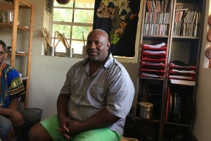 Conocido percusionista di Corsou Pernell Saturnini a topa prensa internacional