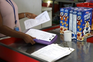 A cera supermercado y a duna otro advertencia pa bende cos caduca 