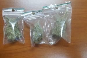 Afpakteam a confisca 10 mil florin di bendedornan di droga diasabra