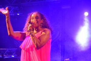 Karen Sledge y Eric  Darius a captiva publico na Caribbean Sea Jazz
