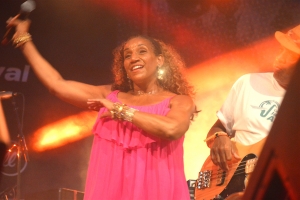 Karen Sledge y Eric  Darius a captiva publico na Caribbean Sea Jazz