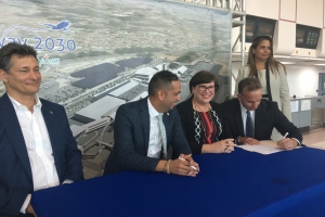 Aeropuerto a firma acuerdo pa financia proyecto di expansion 'Gateway 2030'