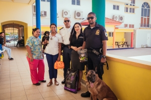 Purina a bishita scolnan en conexion cu celebracion di dia di bestia