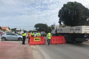  A cera cruzada Ernesto Petronia altura Wing Hung pa otro rotonde 
