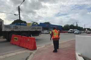  A cera cruzada Ernesto Petronia altura Wing Hung pa otro rotonde 
