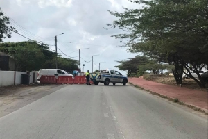  A cera cruzada Ernesto Petronia altura Wing Hung pa otro rotonde 