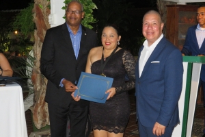Grupo di polis di Aruba reconoci pa St Maarten pa ayudo voluntario na calamidad na 2017  