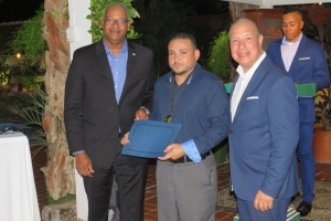 Grupo di polis di Aruba reconoci pa St Maarten pa ayudo voluntario na calamidad na 2017  