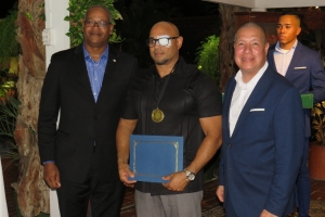 Grupo di polis di Aruba reconoci pa St Maarten pa ayudo voluntario na calamidad na 2017  