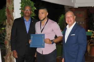 Grupo di polis di Aruba reconoci pa St Maarten pa ayudo voluntario na calamidad na 2017  