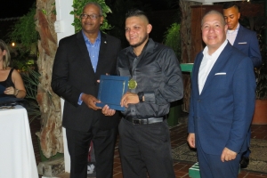 Grupo di polis di Aruba reconoci pa St Maarten pa ayudo voluntario na calamidad na 2017  