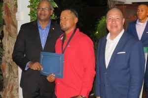 Grupo di polis di Aruba reconoci pa St Maarten pa ayudo voluntario na calamidad na 2017  