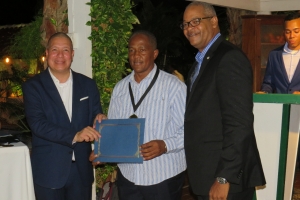 Grupo di polis di Aruba reconoci pa St Maarten pa ayudo voluntario na calamidad na 2017  