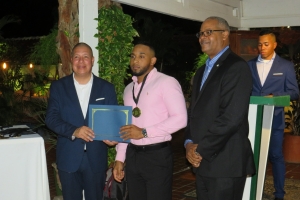 Grupo di polis di Aruba reconoci pa St Maarten pa ayudo voluntario na calamidad na 2017  