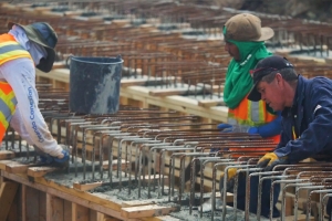 DOW: Contratista a basha concrete pa canal di awa pa Watty Vos Blvd 
