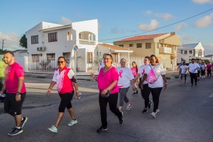 Hopi a cana pa sostene Mary Joan Foundation Pink Walk 2018