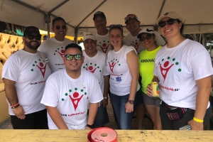  Rotary Club of Aruba a duna un man durante Bazaar di Kibrahacha