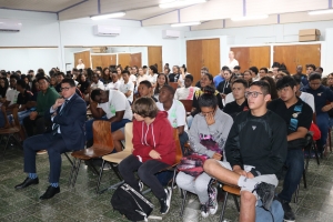 Besaril: ‘Bon Informacion pa haci un escohencia di estudio ta cardinal’