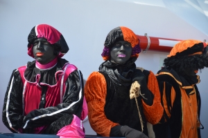 Sinterklaas y mas di 100 zwarte piet a yega Aruba diadomingo