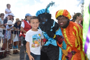 Sinterklaas y mas di 100 zwarte piet a yega Aruba diadomingo