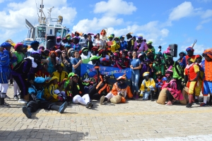 Sinterklaas y mas di 100 zwarte piet a yega Aruba diadomingo