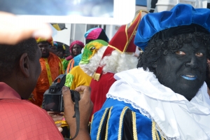 Aruba a mantene tradicion di bin cu zwarte piet mes y no di color