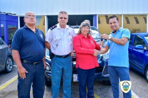 Garage Centraal Aruba ta haci entrega di 4 pick up marca Isuzu na KPA