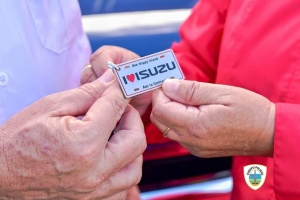 Garage Centraal Aruba ta haci entrega di 4 pick up marca Isuzu na KPA