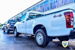 Garage Centraal Aruba ta haci entrega di 4 pick up marca Isuzu na KPA