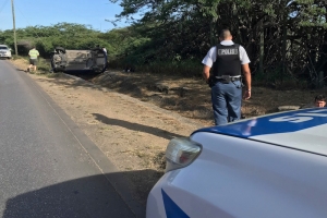Auto yen di hoben a bolter pabou di rotonde Hato