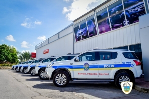 Cuerpo Policial Aruba a ricibi 24 vehiculo policial Isuzu MU-X