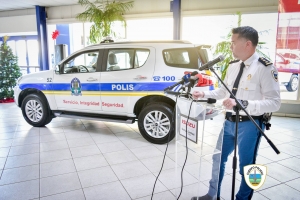 Cuerpo Policial Aruba a ricibi 24 vehiculo policial Isuzu MU-X