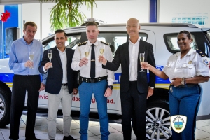 Cuerpo Policial Aruba a ricibi 24 vehiculo policial Isuzu MU-X