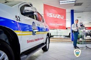 Cuerpo Policial Aruba a ricibi 24 vehiculo policial Isuzu MU-X