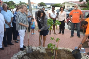 Gobierno a planta mata den memoria di Rishandroh y Roshendrick