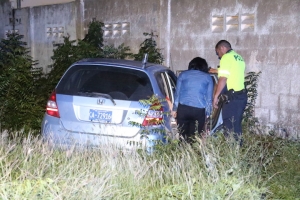 Auto a drenta mondi na Catiri y dos dama a keda levemente herida