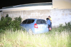Auto a drenta mondi na Catiri y dos dama a keda levemente herida
