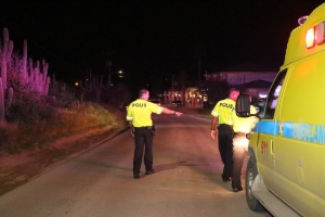 Auto a drenta mondi na Catiri y dos dama a keda levemente herida