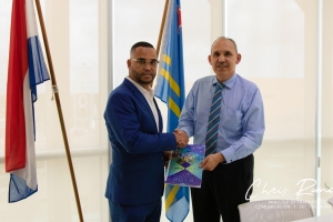 Setar NV a  entrega nan presupuesto 2019 na Minister Chris Romero