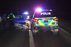 Core auto burachi y a dal den auto di Polis