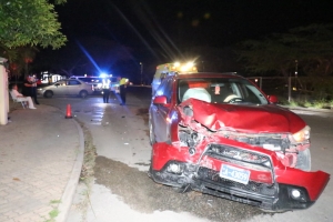 Dos auto a keda basta kibra den accidente na A. Lacle Blvd