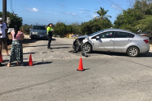 Accidente di trafico cu basta daño material na Nuñe