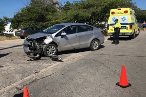 Accidente di trafico cu basta daño material na Nuñe