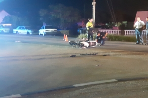 Auto y brommer a dal den otro na Koyari