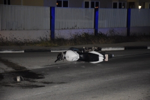 Auto y brommer a dal den otro na Koyari