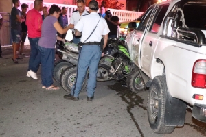 Accidente ta laga quadracer pega den auto