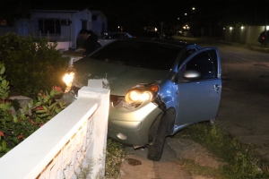 Auto a subi dilanti otro causa accidente
