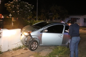 Auto a subi dilanti otro causa accidente