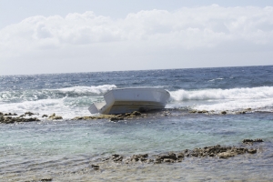 Lancha ilegal a yega nos isla cu cantidad di persona ilegal