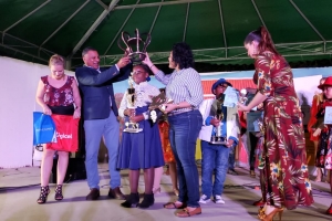 Xenon Daal y Kitai de Jong ganadornan Festival Dande Infantil y Hubenil 